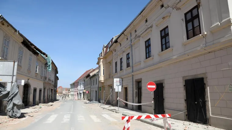 Biračka mjesta u - &scaron;atorima! RTL-ova ekipa obi&scaron;la je lokacije u Sisku i Petrinji gdje će &scaron;atori biti postavljeni, a doznali smo i očekivanja birača