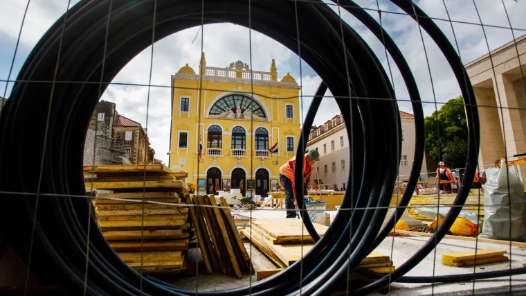 Zamislite da uvedemo izbore svake godine. Pa ova zemlja bi procvala!