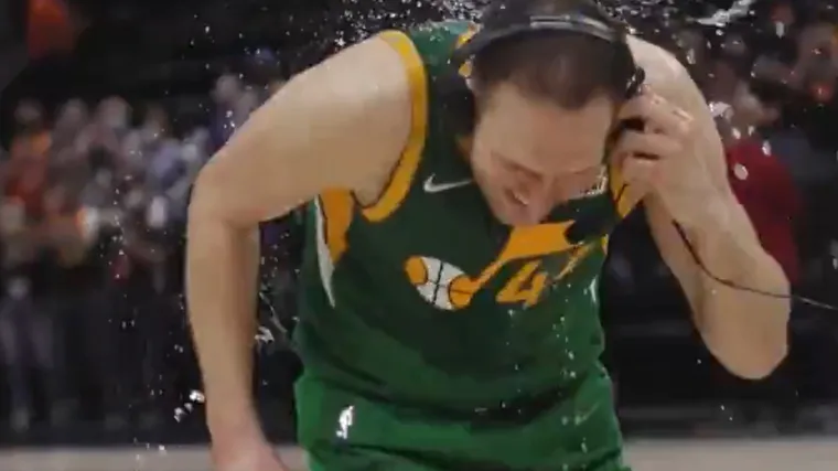 Suigrači 'okupali' Bogdanovića, navijači mu skandirali, a evo i kako se Hrvat upisao u povijest Utaha