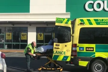 Napadač nožem ozlijedio četvero i sebe u ljekarni; Građani ga svladali