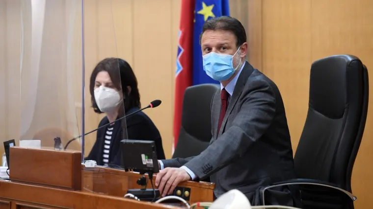 Pogledajte najzabavniju prepirku Jandrokovića u Saboru: Otkrivamo kako je do nje do&scaron;lo!