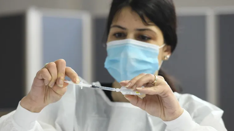 Vjerojatnije je da će vas pogoditi grom nego da dobijete ugru&scaron;ak od cjepiva: Mala &scaron;kola vjerojatnosti i statistike