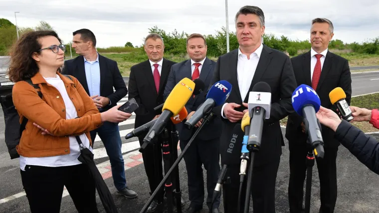 Milanović o Jandrokovićevoj fotografiji: 'Mogli bi to pro&scaron;iriti na njegova &scaron;efa, da bude objedinjeni 'Skini mi se''