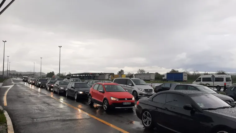Jak promet prema Hrvatskoj: Na granicama se čeka po sat vremena