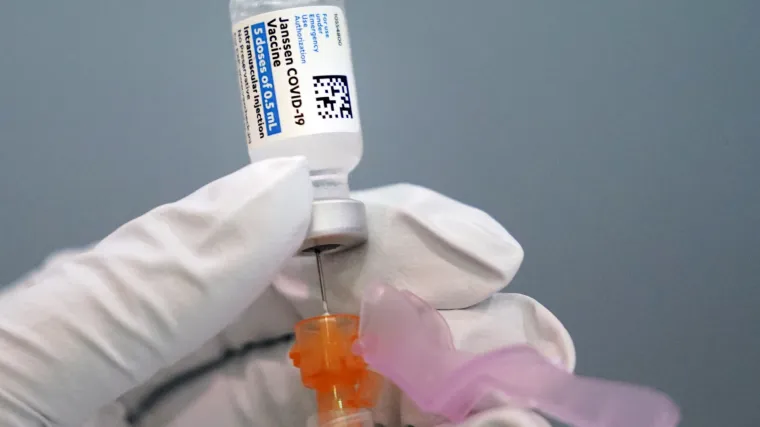 Po život opasno zgru&scaron;avanje krvi: Otkriveno vi&scaron;e slučajeva nakon primanja cjepiva Johnson&Johnson