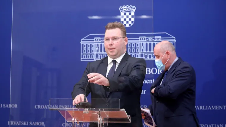 Biv&scaron;i HDZ-ov ministar kažnjen s 5000 kuna zbog kupovanja darova: Ne zna se gdje su zavr&scaron;ili ruksaci, majice...