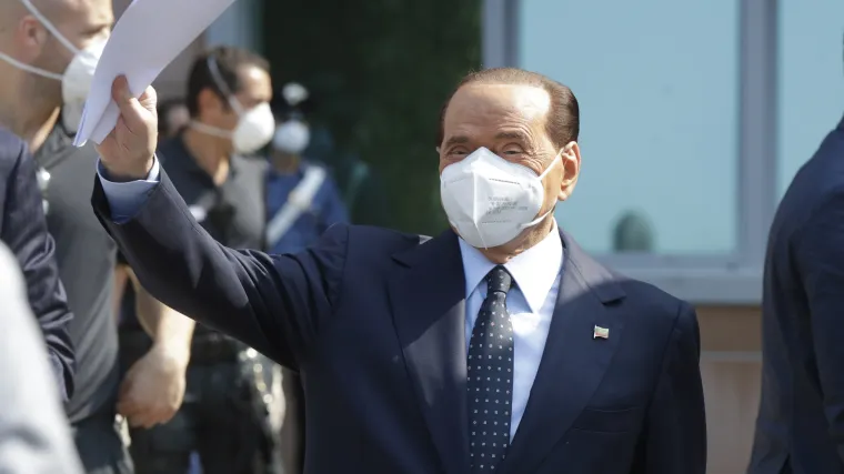 Berlusconi napustio milansku bolnicu nakon pet dana hospitalizacije