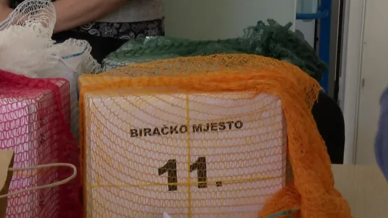 Za izborni dan spremno 6 i pol tisuća biračkih mjesta! Provjeravaju se glasački listići, postavljaju kutije i paravni, a građane se moli samo jedna stvar