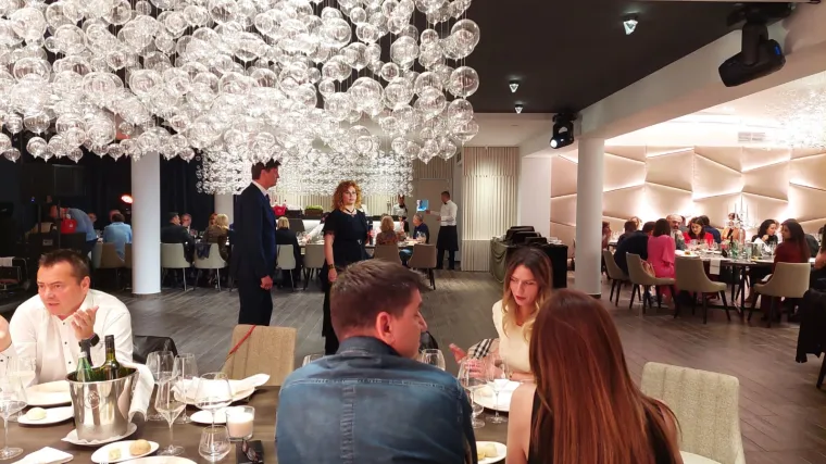 FOTO/VIDEO  Imamo prve fotografije i i video sa svadbe bez maski koja se održava u Zagrebu