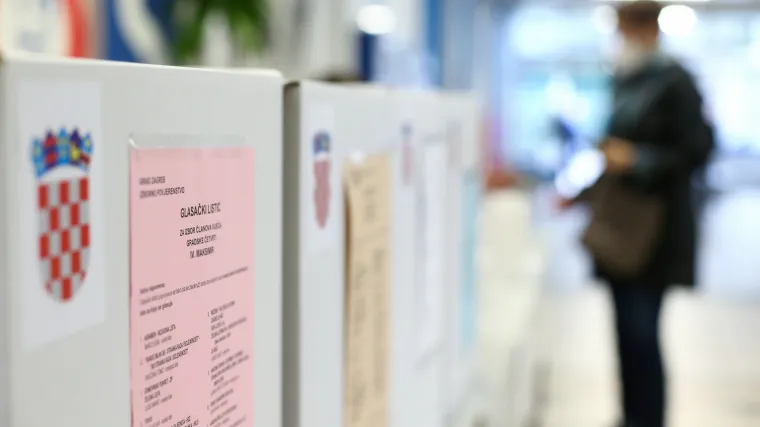 Izborno jutro je pro&scaron;lo mirno, ali uz mno&scaron;tvo pritužbi na kr&scaron;enja izborne &scaron;utnje i na biračke odbore