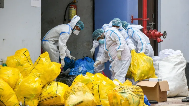 Indija je u 24 sata zabilježila više od 4000 umrlih; Mrtva tijela žrtava covida našli u nekim rijekama