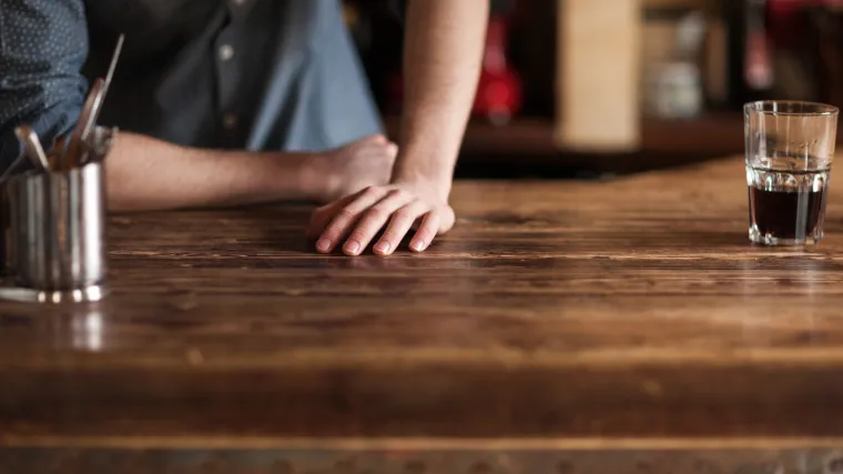 Konobar dvaput pljunuo djevojčicu i prijetio smrću: Evo kako je kažnjen