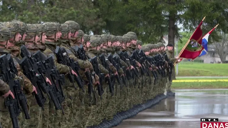 Hrvatske vojnike ispratili u misiju na Kosovo: 'Triput sam bio u Afganistanu i znam da nijedna misija nije ista'