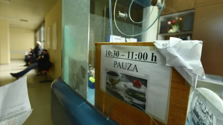 Morali biti u izolaciji, a došli obaviti neke poslove u policiju: Prijeti im kazna od 15.000 kuna