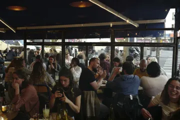 Diljem Europe otvaraju se kafići: 'Došla sam prije 8 sati. Stvarno smo jako dugo čekali ovaj dan'