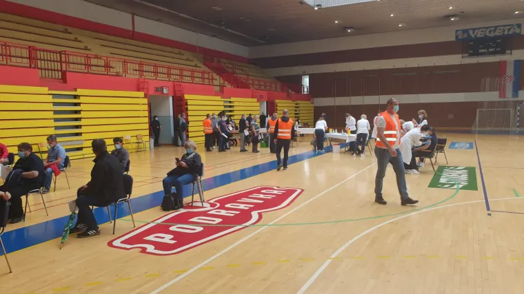 Cijepljenje po tvrtkama u punom zamahu, Capak poručio: 'Ubacili smo u 6. brzinu'