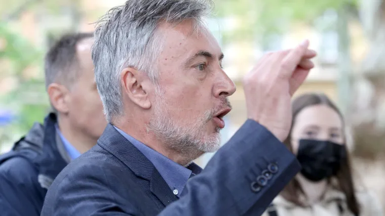 Tvrdi da je do&scaron;lo do zamjena teza: 'Ja sam noćna mora Tomislava Toma&scaron;evića!'