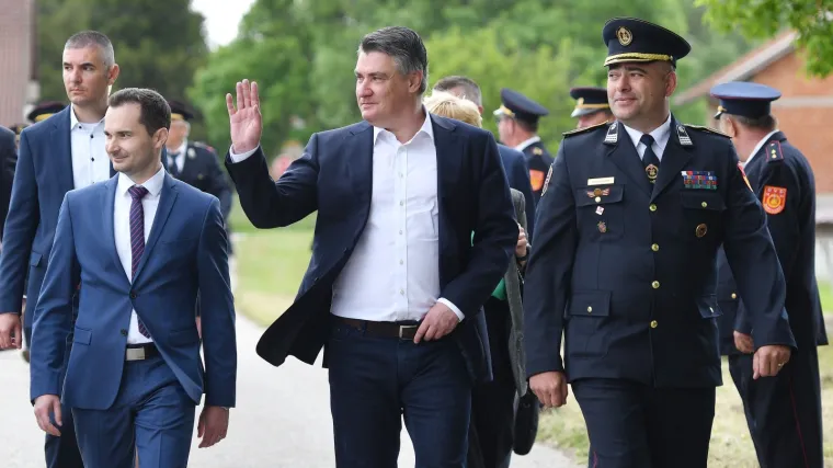 Milanović ispričao &scaron;to mu se dogodilo 90-ih: 'Riknuo mi je polovni Renault 5. Zaglavio sam u snijegu. Nekakva služba je do&scaron;la po nas...'