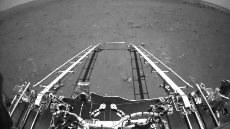 Kineski rover Zhurong s Marsa 'donio' prve fotografije: Zadaća mu je tražiti ostatke drevnog života