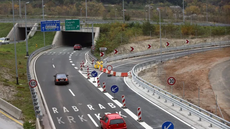 U riječkoj bolnici umro vozač motocikla Yamahe: Prebrzo uletio u zavoj i sletio s ceste