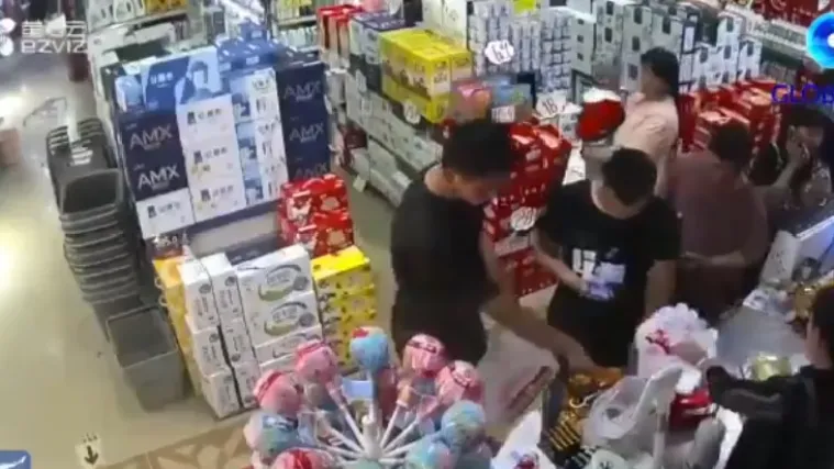 Stižu snimke iz Kine koju je pogodio potres od čak 7,4 po Rictheru! Nevjerojatne reakcije iz jednog razreda