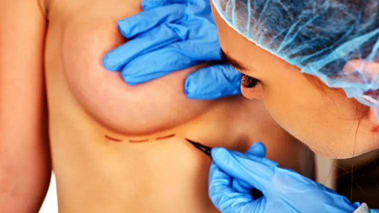 Mijenjali izgled brojnim javnim osobama: Uhićen lažni estetski kirurg. Asistirala mu majka cvjećarica