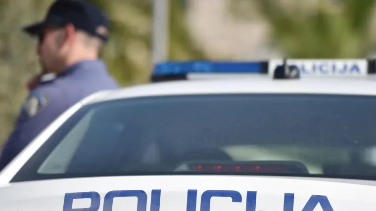'Veseljak' iz Makarske: Vozio pijan pa policajca uhvatio za vrat