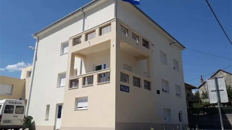 Jutros u 3 sata gađale su je kamenjem i vikale, pa pobjegle...