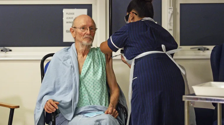 Umro William Shakespeare: On je među prvima na svijetu primio cjepivo protiv koronavirusa