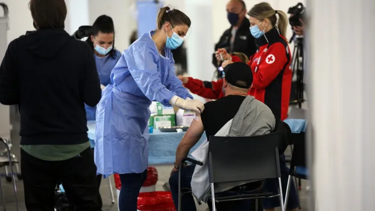 Za&scaron;to cjepivo primamo ba&scaron; u mi&scaron;ić nadlaktice i za&scaron;to to zna jače boljeti?