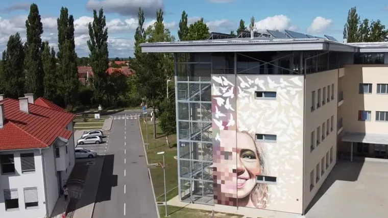 Visoko iznad Vukovara potezima četke i spreja, umjetnici od pročelja zgrada stvaraju umjetnička djela koja cijelom gradu daju potpuno novu vizuru