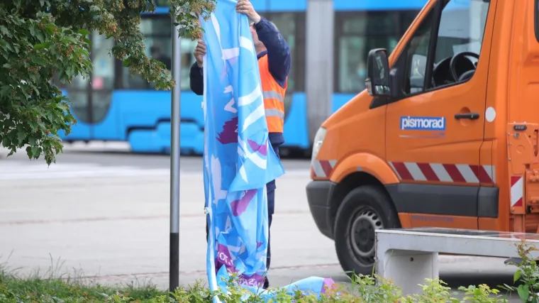 Već su postavili i zastave, opet su ih je netko 'vandalizirao'