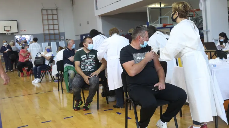 Stožer objavio brojke: 375 novih slučajeva zaraze i 10 preminulih osoba. Oglasio se i ministar Bero&scaron;