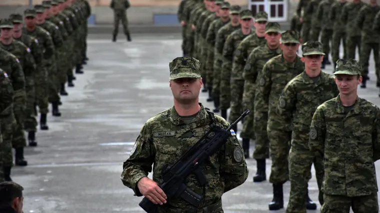 Bauk: 'Nema razloga za obavezni vojni rok. Možda HDZ time želi mobilizirati birače'. Peović na&scaron;la sličnosti sa Srbijom