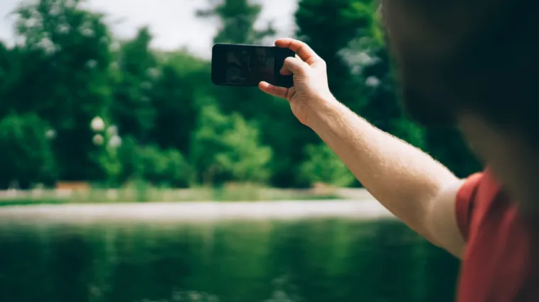 Pet članova jedne obitelji utopilo se dok su snimali selfie na jezeru