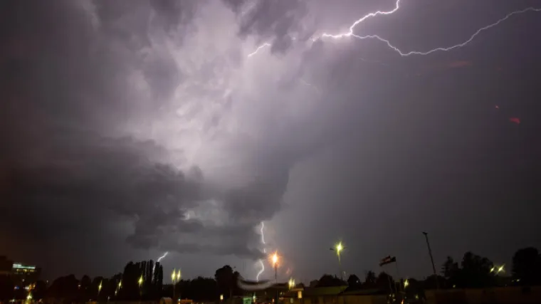 Ljeto pred vratima, a vrijeme&hellip;: Upaljen Meteoalarm za velik dio Hrvatske &ndash; jo&scaron; danas stiže novo nevrijeme