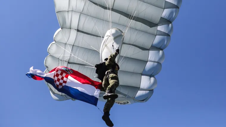 FOTO Dan oružanih snaga na Jarunu: Građani odu&scaron;evljeni onim &scaron;to su pokazali hrvatski vojnici