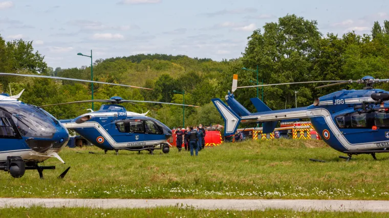 Mu&scaron;karac u Francuskoj te&scaron;ko ranio policajku, policija ga ubila u bijegu. Navodno se radikalizirao u zatvoru