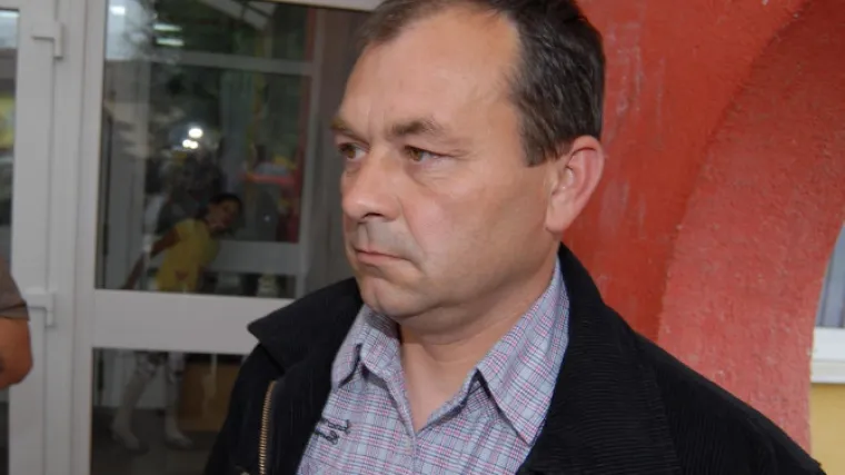 SDP-ovac zatekao i&scaron;aranu fasadu kuće i probu&scaron;ene gume na automobilu