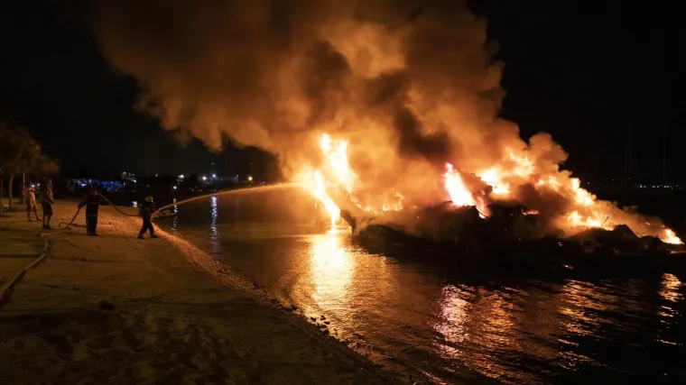 FOTO/VIDEO Otkriveno kako je do&scaron;lo do požara u Ka&scaron;tel Gomilici: 'Izgorjelo je pet jahti! &Scaron;teta je velika'