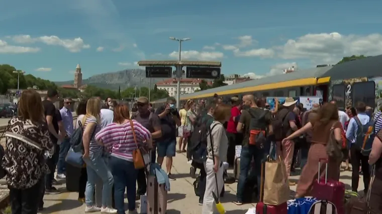 U Rijeku stigao prvi vlak sa stranim turistima, ove godine prvi put i kroz Split! Evo koje mjere putnici mogu očekivati