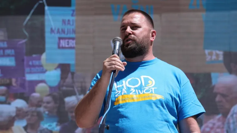 U Imotskom prvi puta održan Hod za život, priključio se velik broj građana