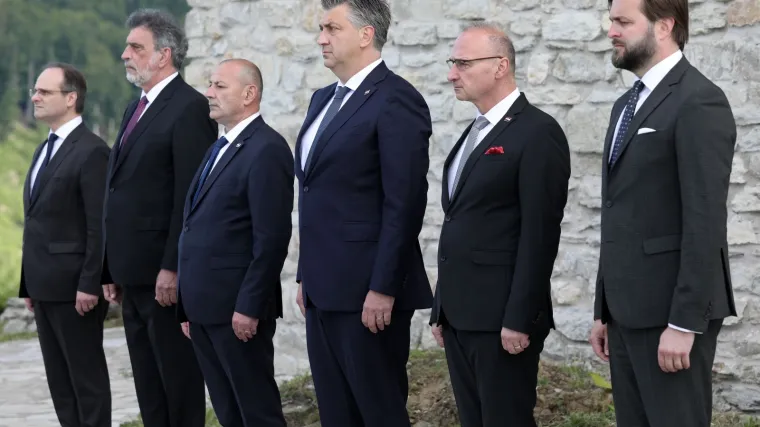 Premijer i predsjednik Sabora čestitali Dan državnosti: 'Nastavit ćemo graditi zemlju razvijene demokracije'