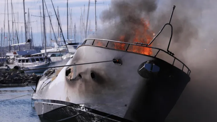 Detalji nezapamćenog požara u ka&scaron;telanskoj marini! Milan Popović potvrdio RTL-u: 'Potpuno je izgorjela i moja jahta'