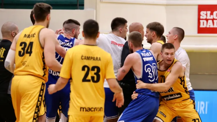 Ukić briljirao, utakmicu obilježila tučnjava dvojice srpskih ko&scaron;arka&scaron;a