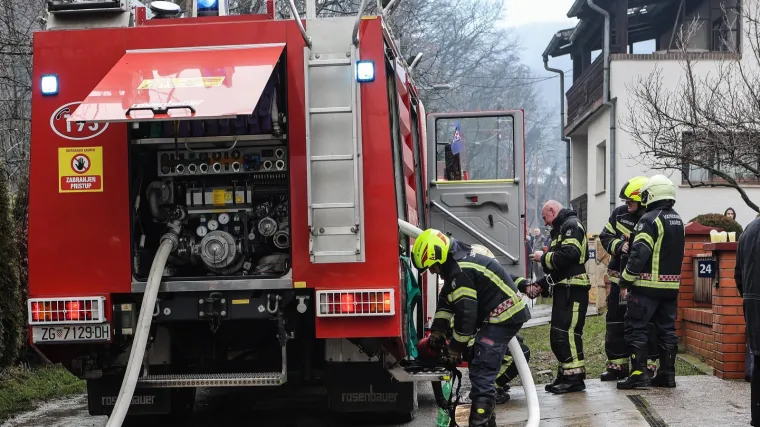 Buktinja u blizini meteorolo&scaron;ke stanice: Gasilo ju 25 vatrogasaca