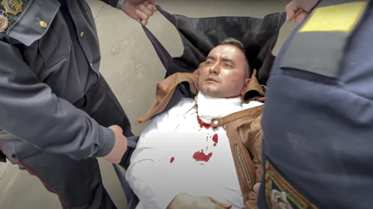 VIDEO Horor na sudu, bjeloruski aktivist si je olovkom 'doslovce počeo rezati vrat'