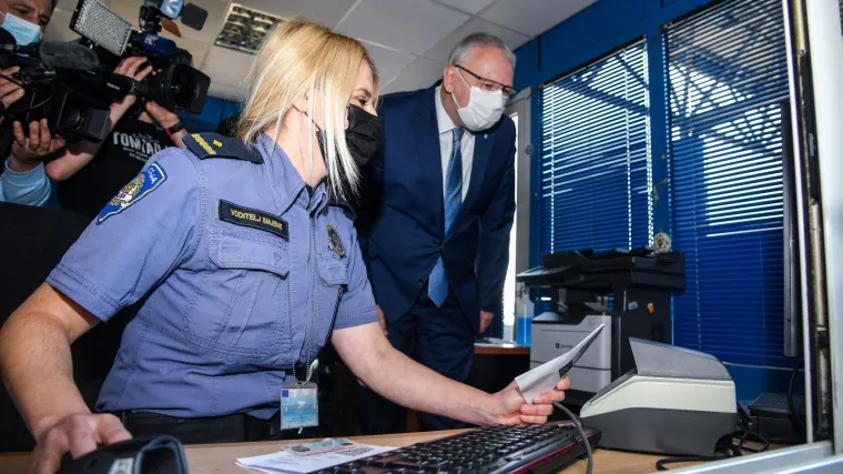 Božinović o prelasku granice s 'covid putovnicom': 'U jednom danu izdali smo 40 tisuća potvrda'