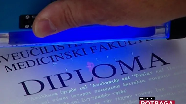 Ispite je morao polagati na fakultetu, no diplomu u Banjoj Luci dobio je, a da u BiH nije ni otišao. Potraga donosi priču o lažnim diplomama.