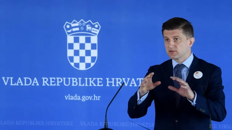 Prihodi se povećavaju za tri, a rashodi za 9,4 milijarde kuna; 'Javni dug već ove godine na silaznoj putanji'